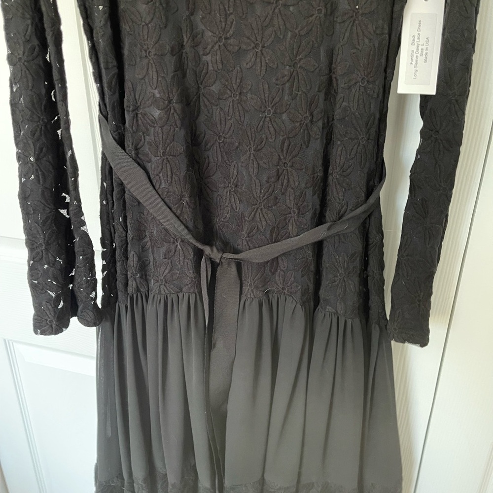 Von Vonni Black Floral Lace Dress